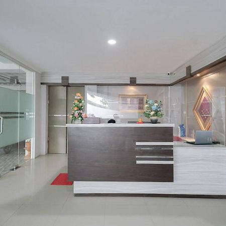 Urbanview Hotel Bari Syariah Palembang By Reddoorz Palimbão Exterior foto