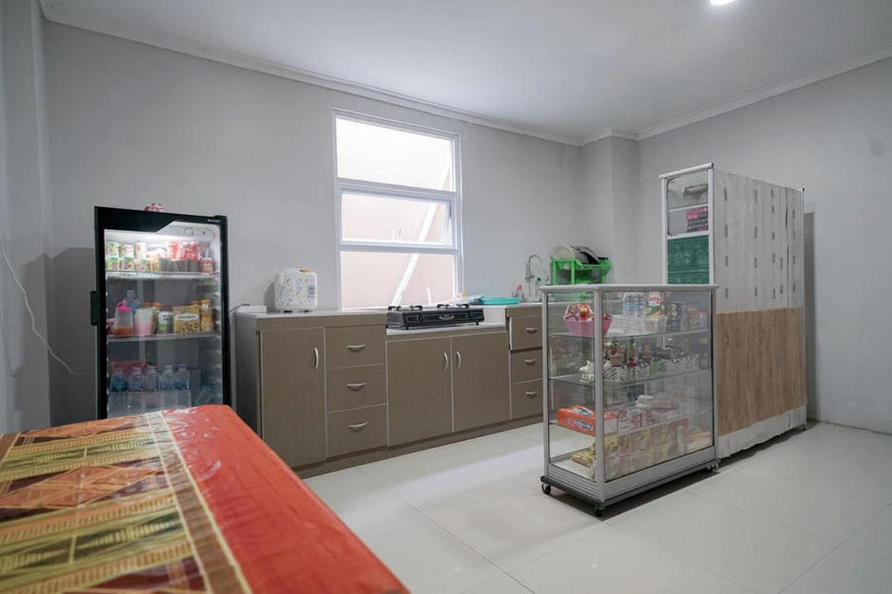Urbanview Hotel Bari Syariah Palembang By Reddoorz Palimbão Exterior foto