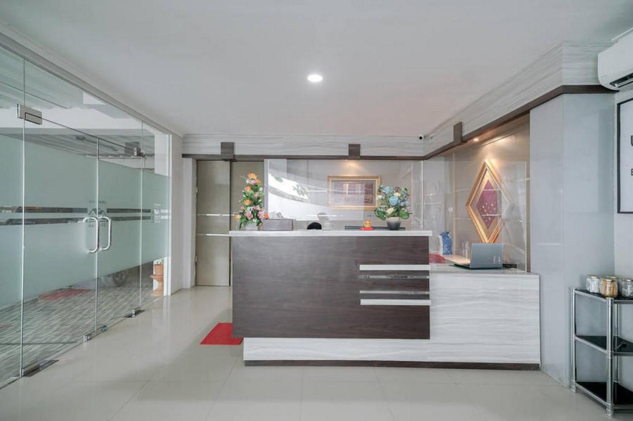 Urbanview Hotel Bari Syariah Palembang By Reddoorz Palimbão Exterior foto