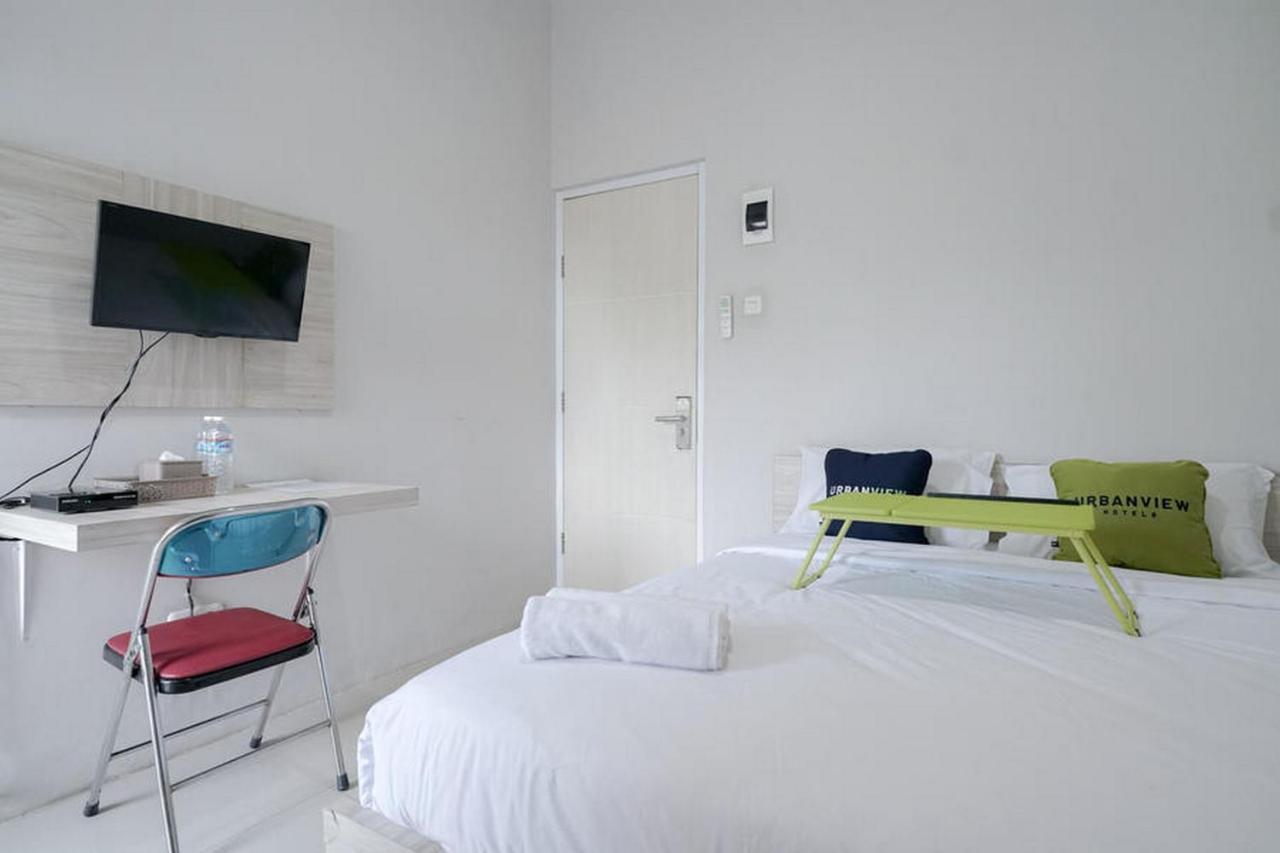 Urbanview Hotel Bari Syariah Palembang By Reddoorz Palimbão Exterior foto