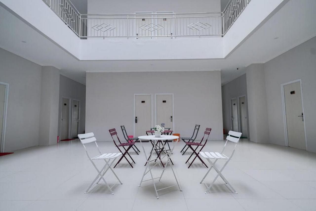 Urbanview Hotel Bari Syariah Palembang By Reddoorz Palimbão Exterior foto